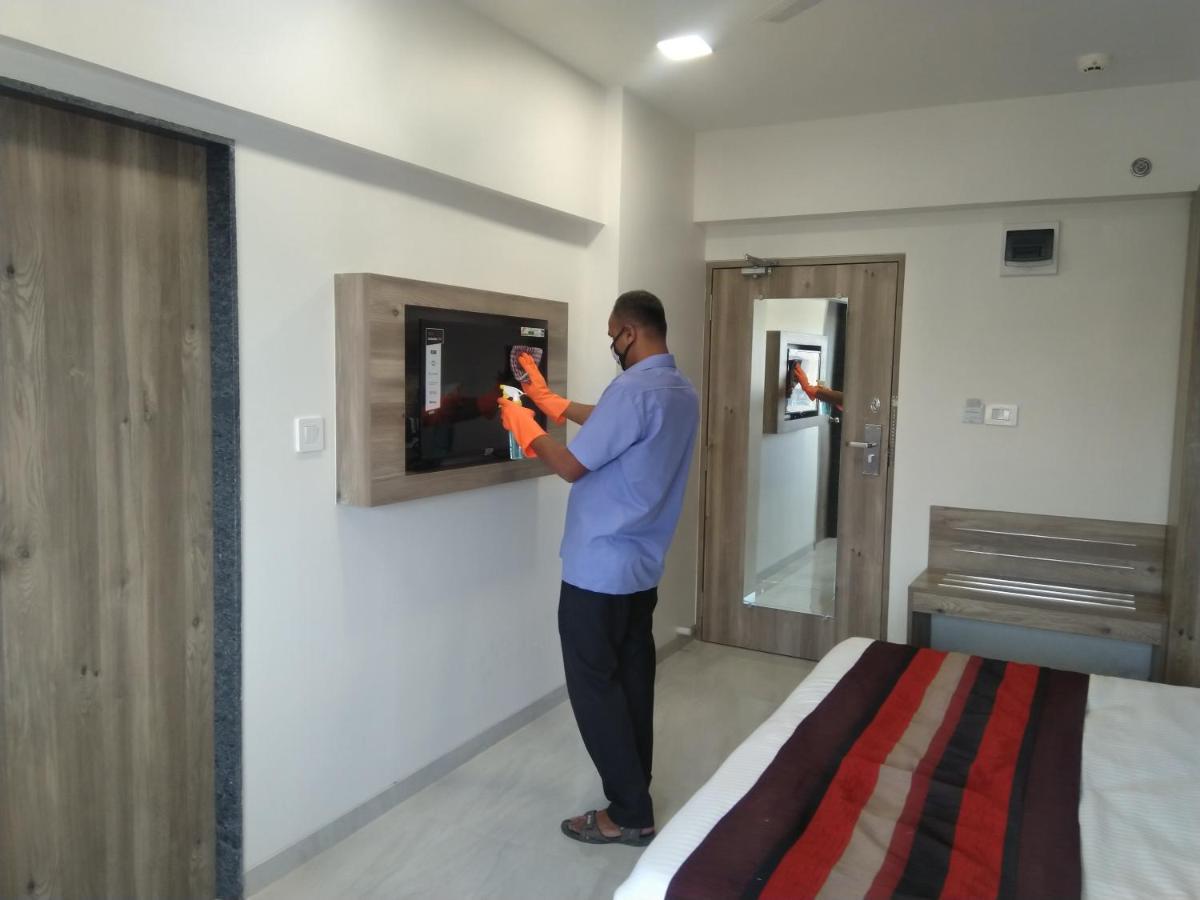 Hotel Indus Inn Пюн Екстериор снимка