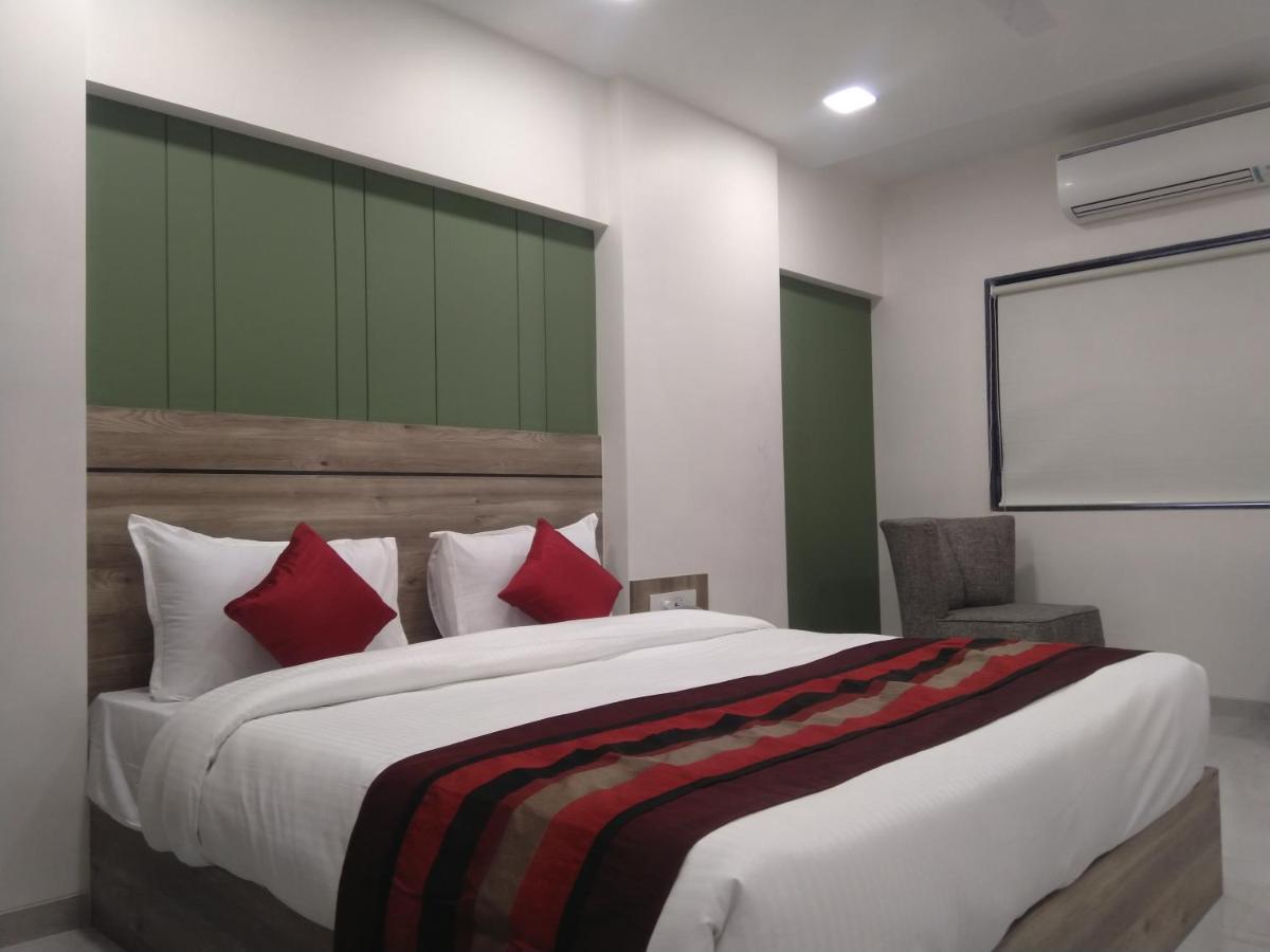 Hotel Indus Inn Пюн Екстериор снимка