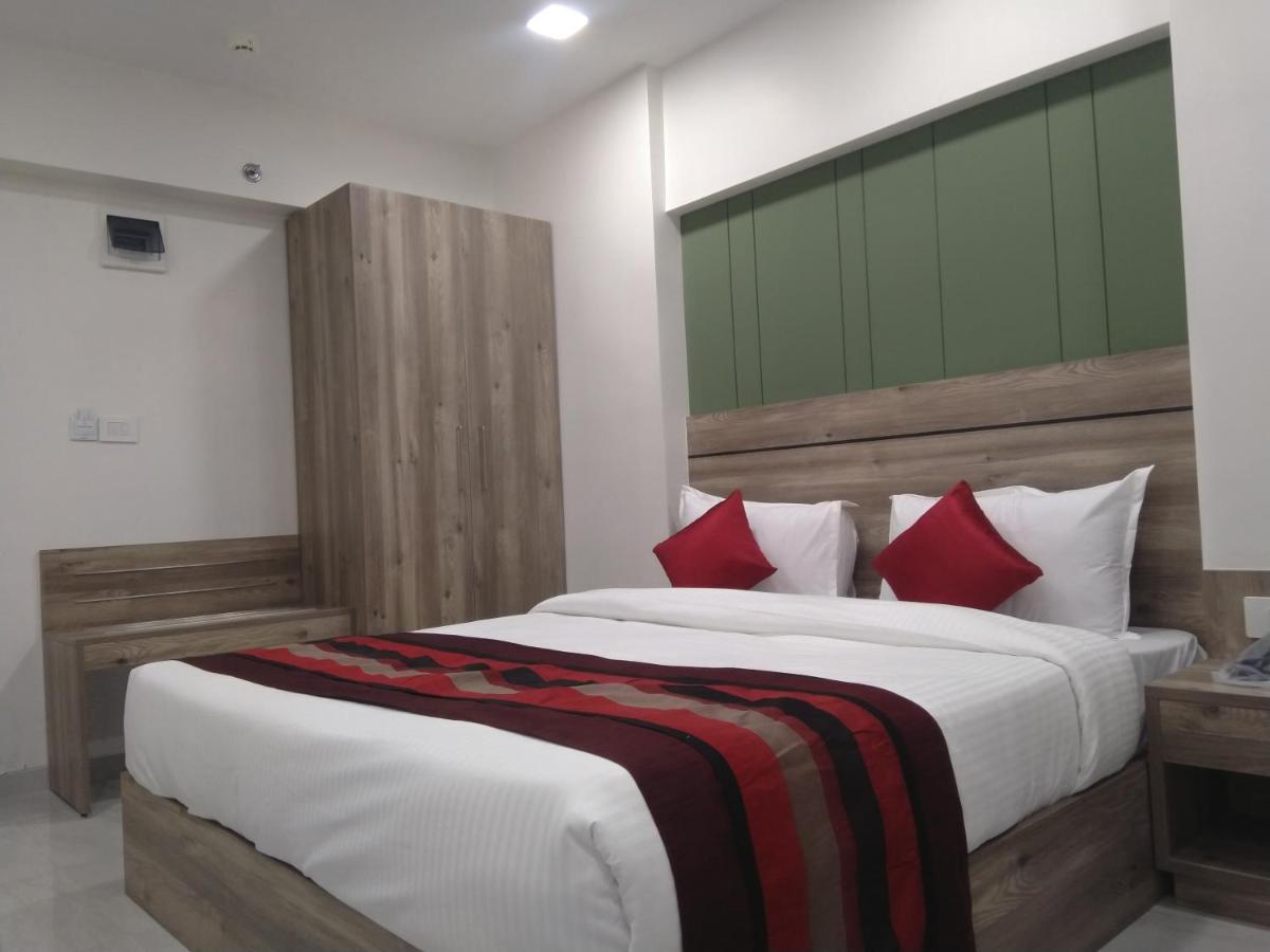 Hotel Indus Inn Пюн Екстериор снимка