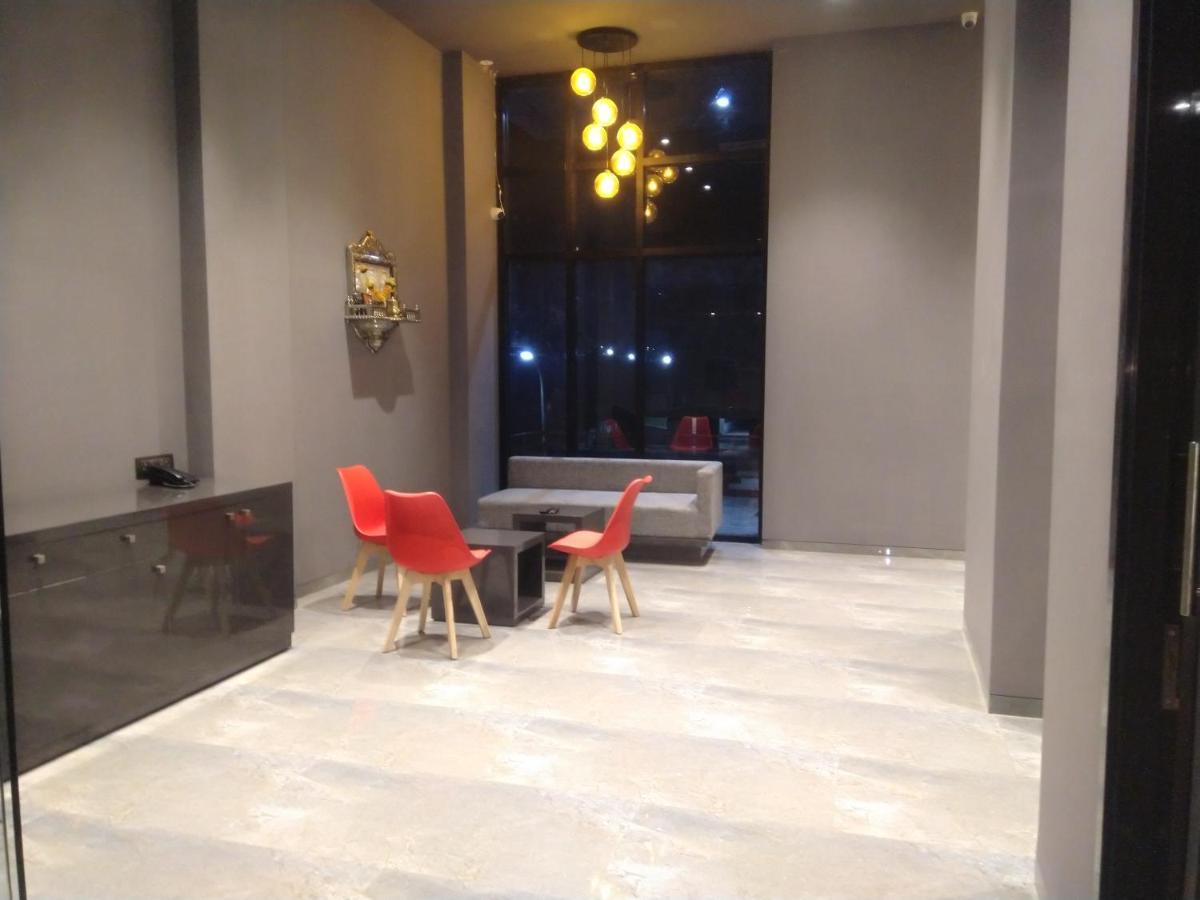 Hotel Indus Inn Пюн Екстериор снимка