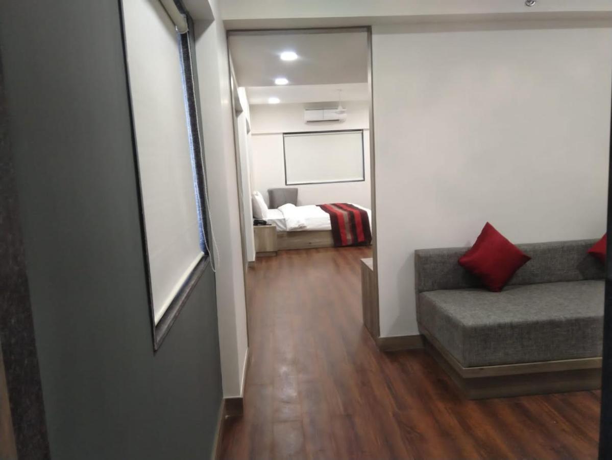 Hotel Indus Inn Пюн Екстериор снимка